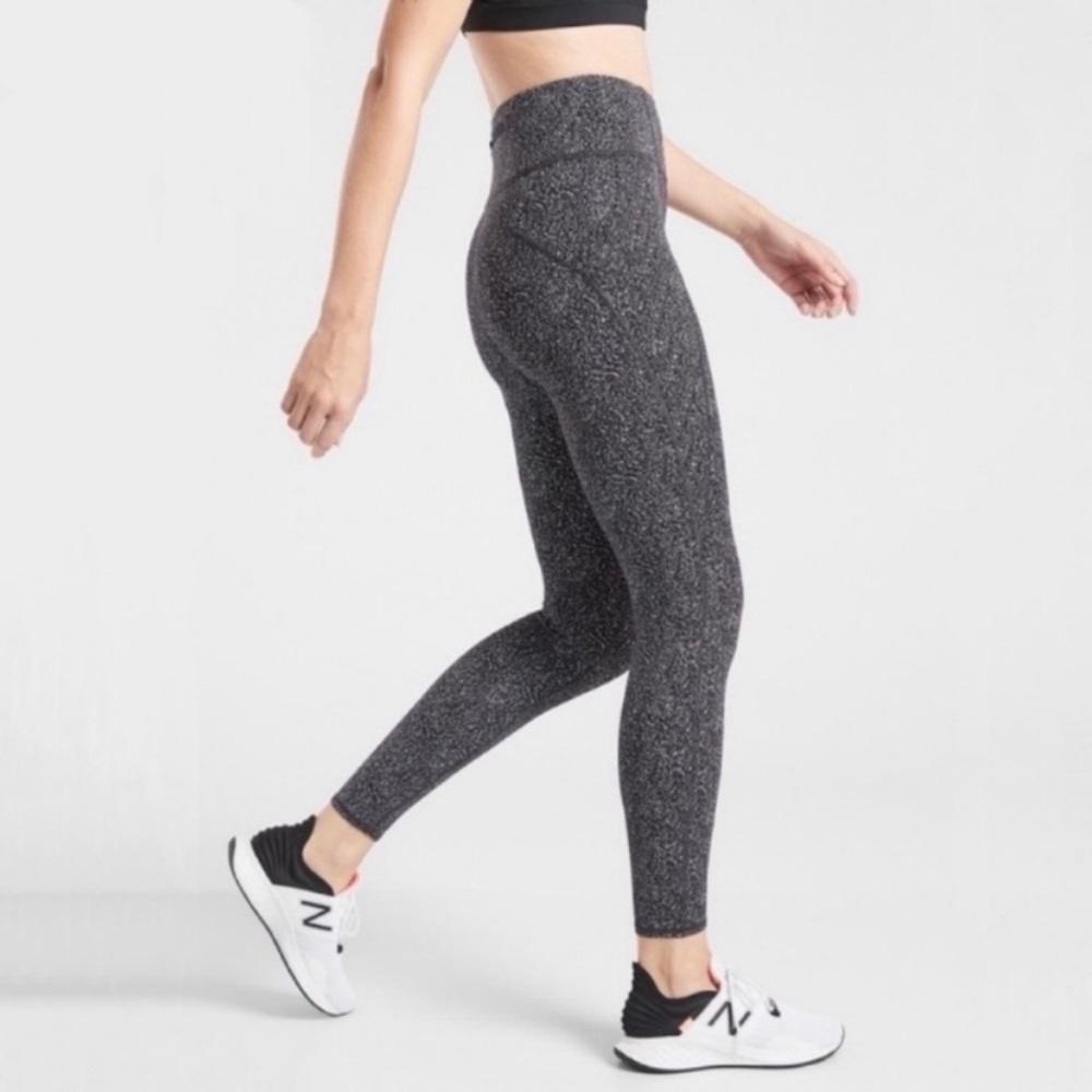 Athleta Lightning Static 7/8 Tight in Black/White size L